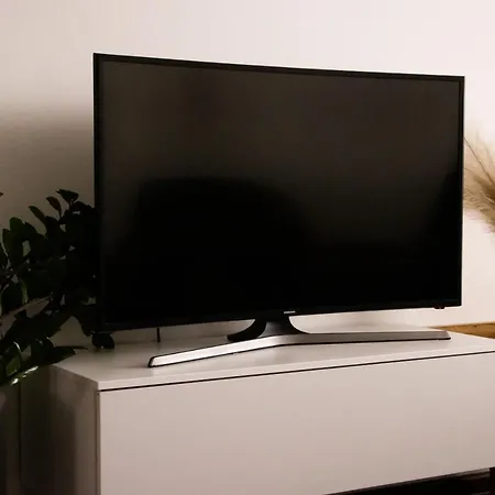 Spacious 3-bedroom Modern - Newly Furnished 公寓 布拉迪斯拉发