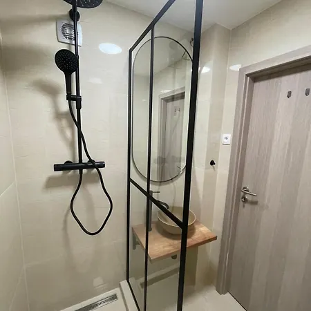 Spacious 3-bedroom Modern - Newly Furnished * 布拉迪斯拉发
