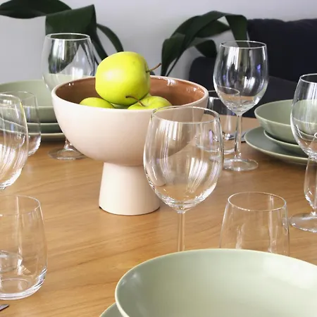 Spacious 3-bedroom Modern - 3pm Checkout - Newly Furnished شقة براتسيلافا