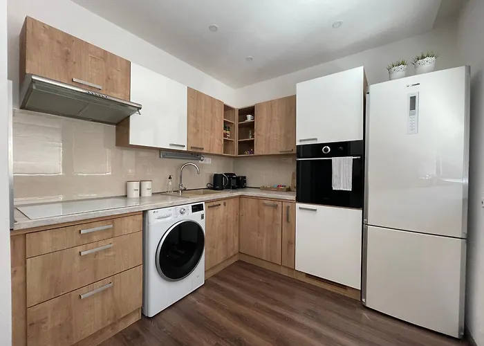 Apartment Spacious 3-bedroom Modern - 3pm Checkout - Newly Furnished Bratislava