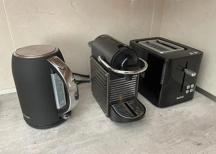 Spacious 3-bedroom Modern - 3pm Checkout - Newly Furnished *