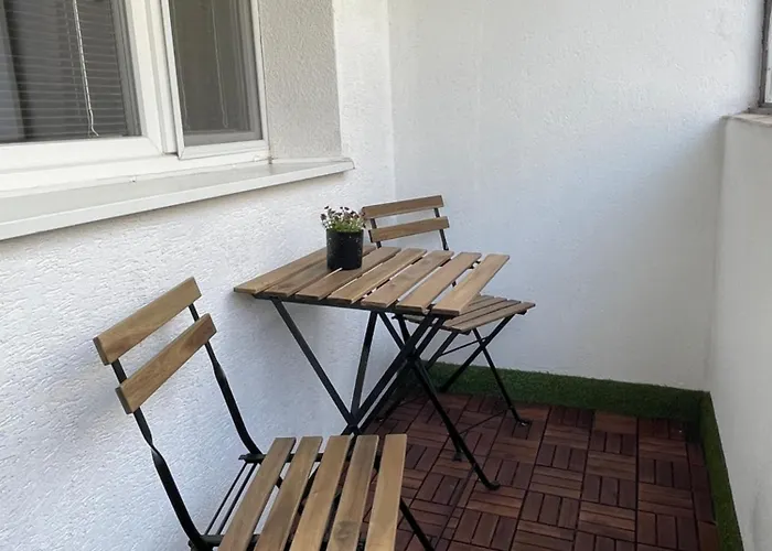 Spacious 3-bedroom Modern - 3pm Checkout - Newly Furnished * Bratislava