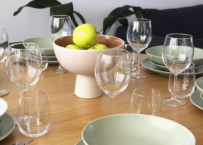 Spacious 3-bedroom Modern - 3pm Checkout - Newly Furnished Apartment Bratislava