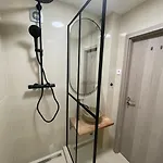 Spacious 3-bedroom Modern - 3pm Checkout - Newly Furnished * Pozsony