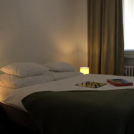 Spacious 3-bedroom Modern - 3pm Checkout - Newly Furnished * Bratislava